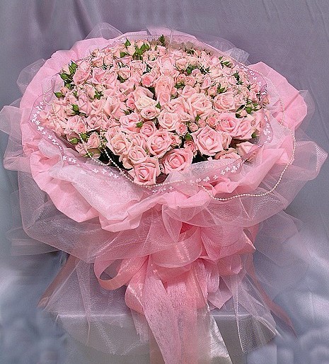 99朵粉玫瑰花束