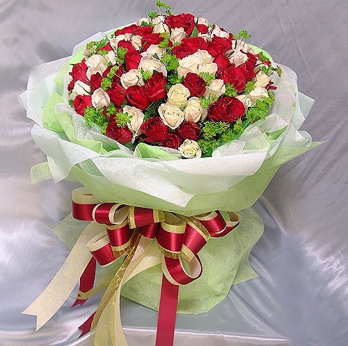 A019紅、白玫瑰花束