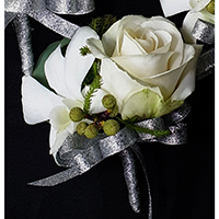 L038白玫瑰胸花