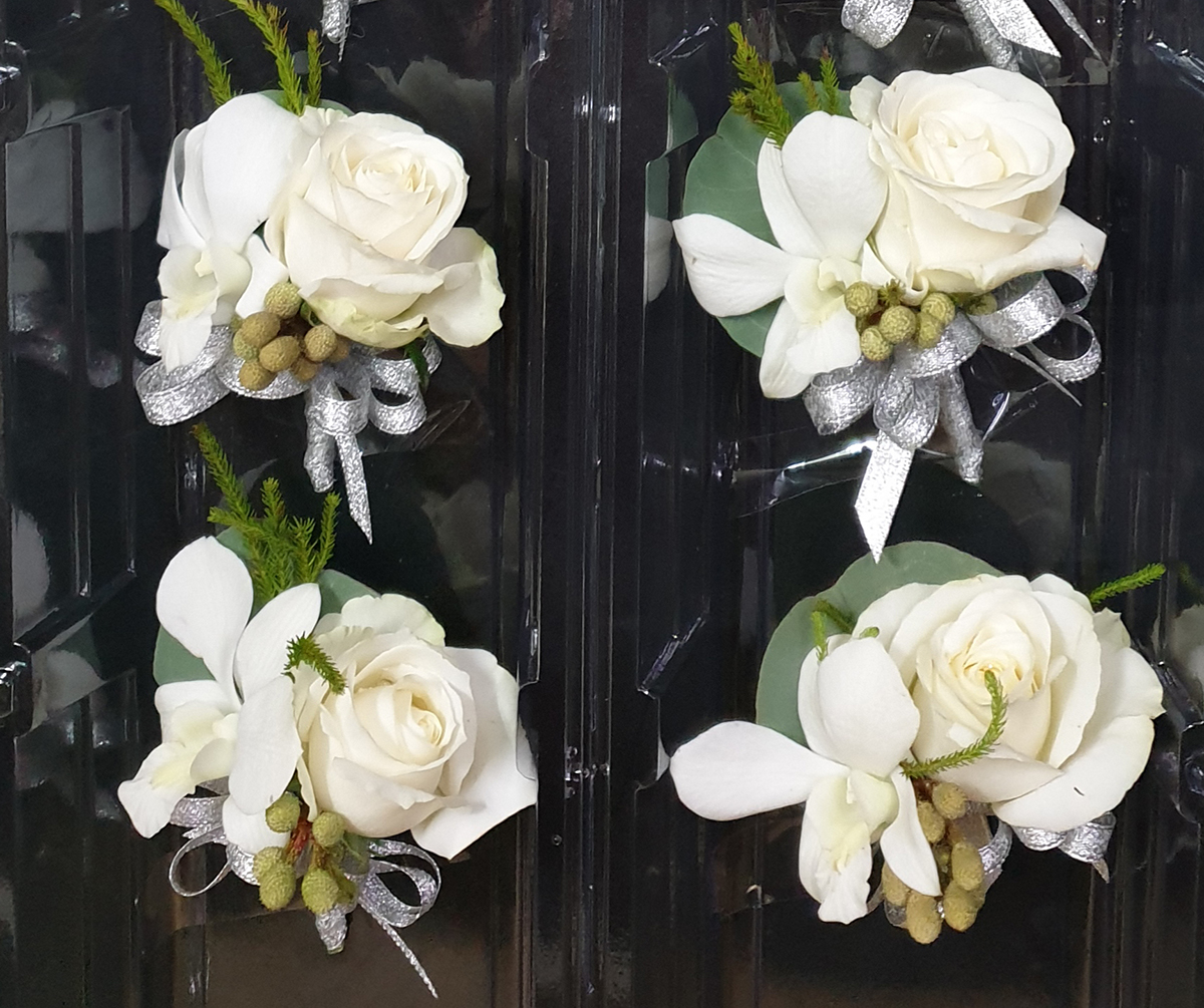 L042白玫瑰胸花